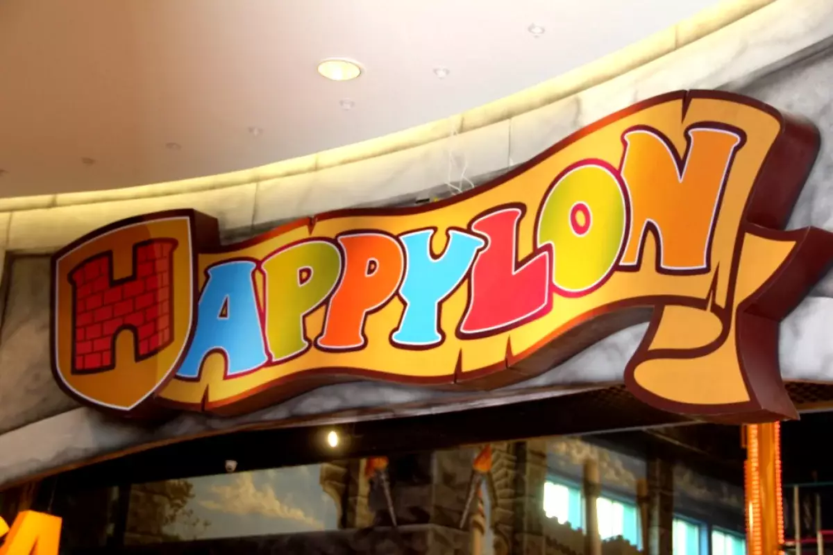 Парк аттракционов Happylon в Астане закрывают: деньги на картах сгорят