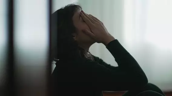 "Әкемнің досы қарызды "ұят жолмен" қайтаруды сұрап жатыр" деген қыз заңгерден көмек сұрады