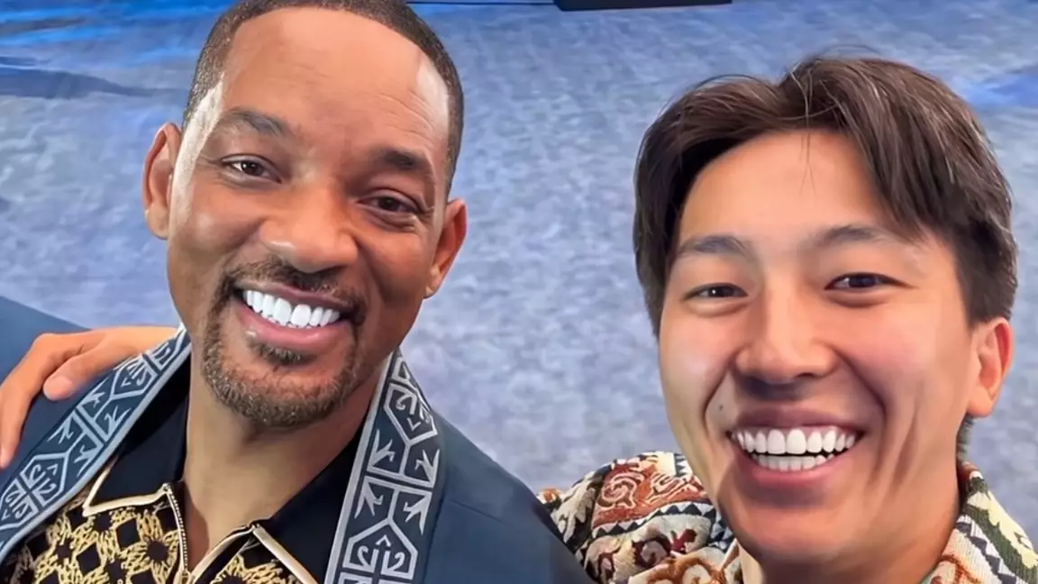 Блогер Дастан Мұхамедрахым Уилл Смитке шапан жауып, қазақ дәстүрін дәріптеді