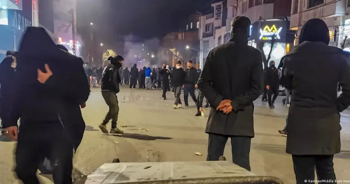   Ирандағы жаппай қарсылық: интернет өшірілді, жағдай шиеленісті   