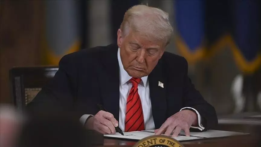 Трамп венесуэлалық мұнайдан түсетін табысты қорғау туралы жарлыққа қол қойды