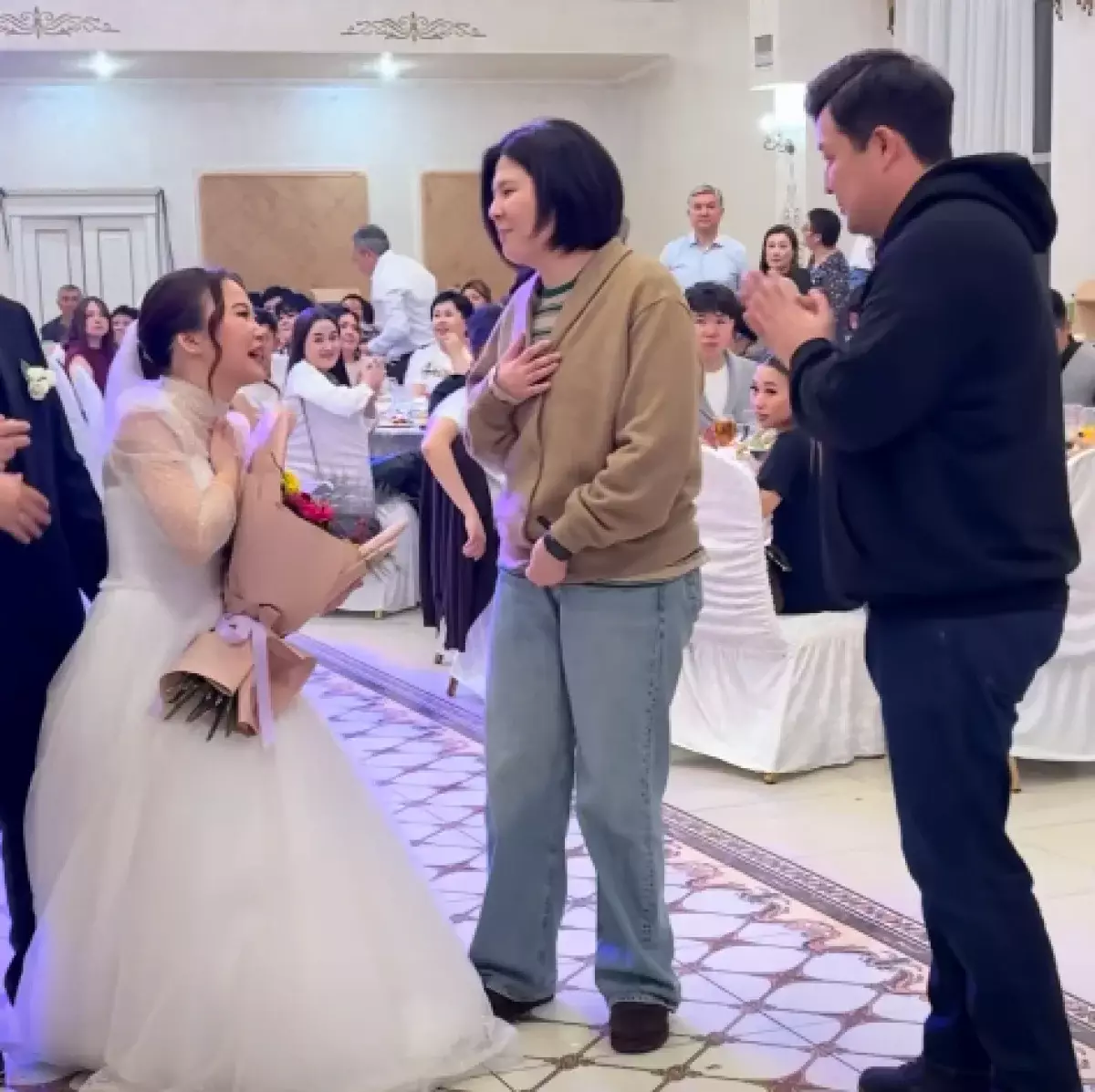 Стендап-комики сюрпризом посетили свадьбу подписчицы в Костанае