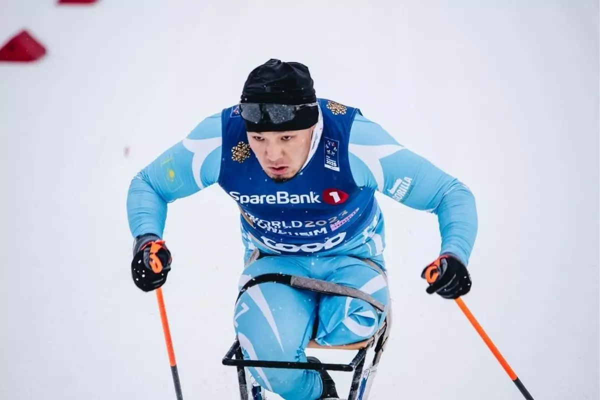 Ербол Хамитов завоевал бронзовую медаль этапа Кубка мира по пара  биатлону