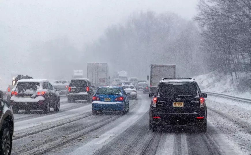 Движение ограничено на ряде автодорог Казахстана из-за непогоды