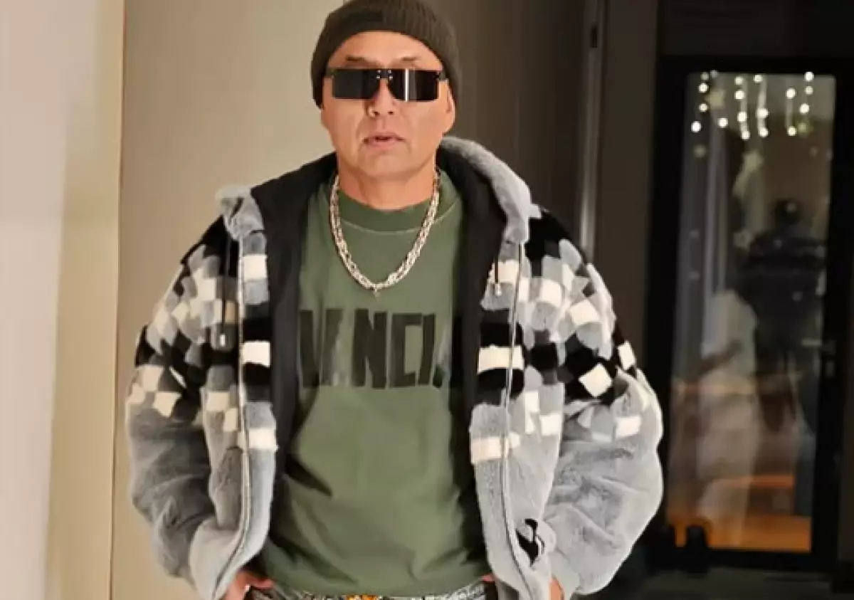 Красные брюки меняют настроение: Алагузов объяснил идею своих видео