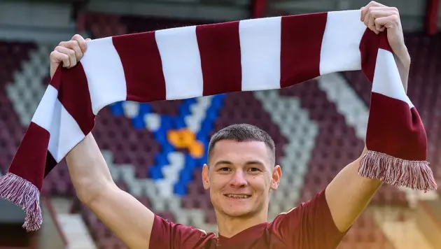 Стала известна многомиллионная зарплата Чеснокова в "Хартсе"