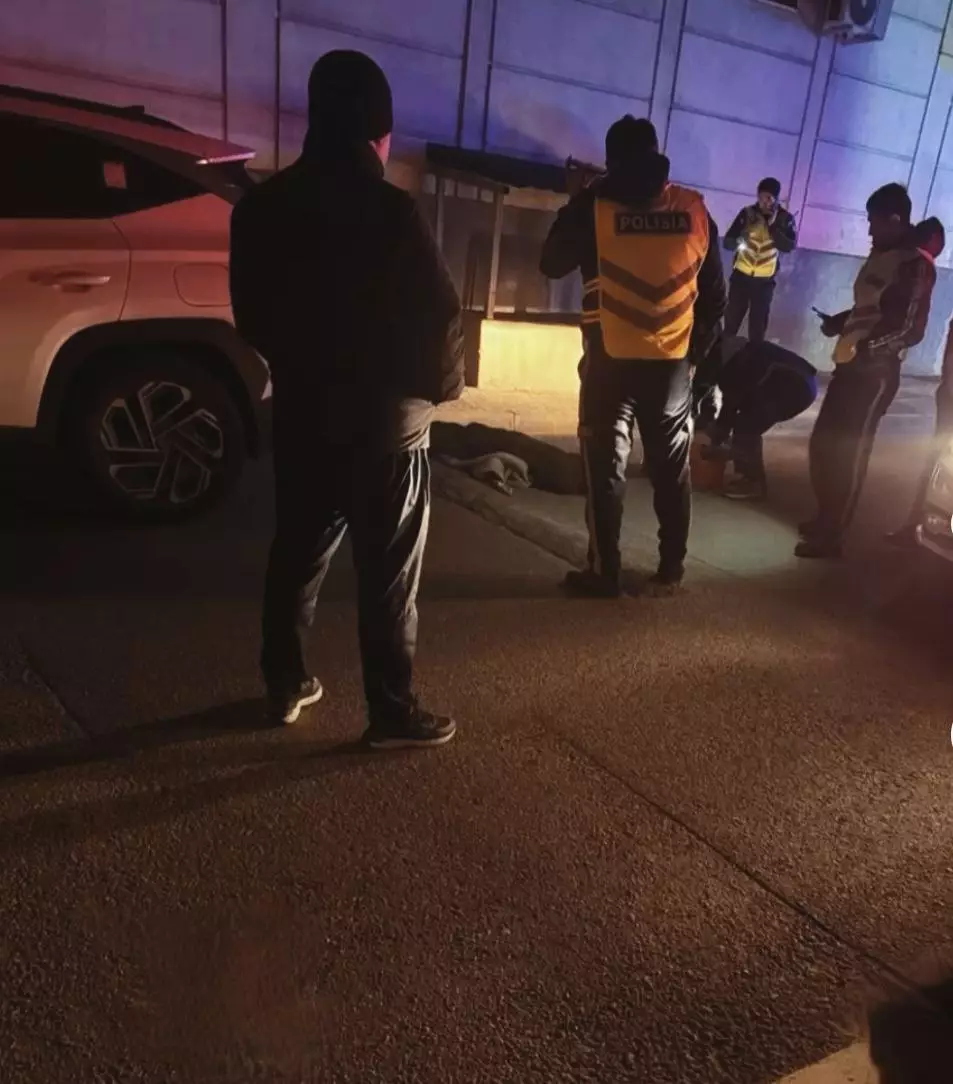 Танысы пышақтап кеткен: Шымкентте 21 жастағы бойжеткеннің мәйіті көшеден табылды