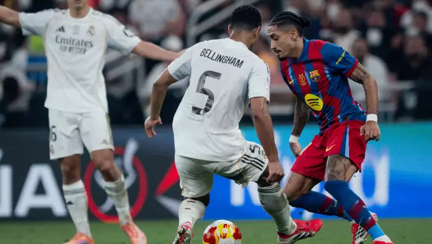 Финал Суперкубка Испании "Барселона" - "Реал" завершился 5 голами и удалением