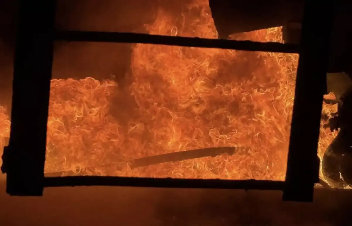 Алматыда өртке қамалған екі әйел аман қалды