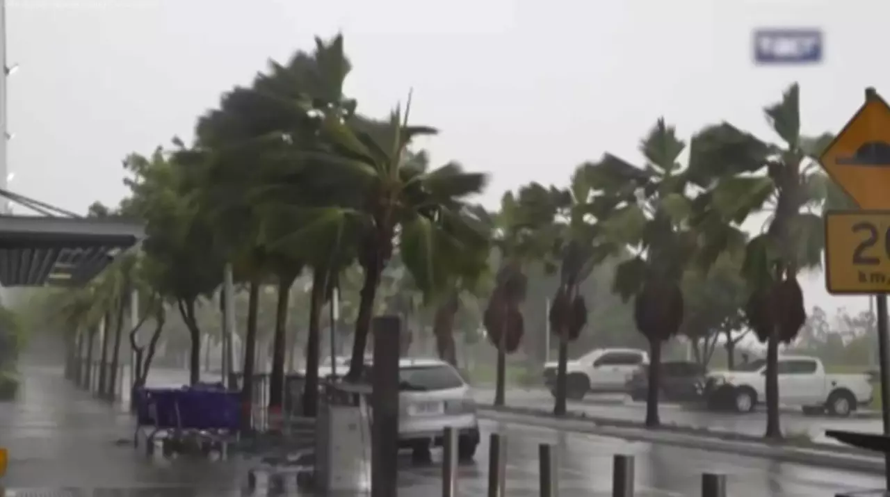 Аустралияда 22 мың адам жарықсыз қалды