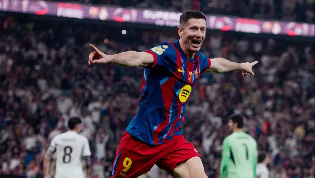 Левандовски повторил достижение легенды "Барселоны" и вошёл в историю