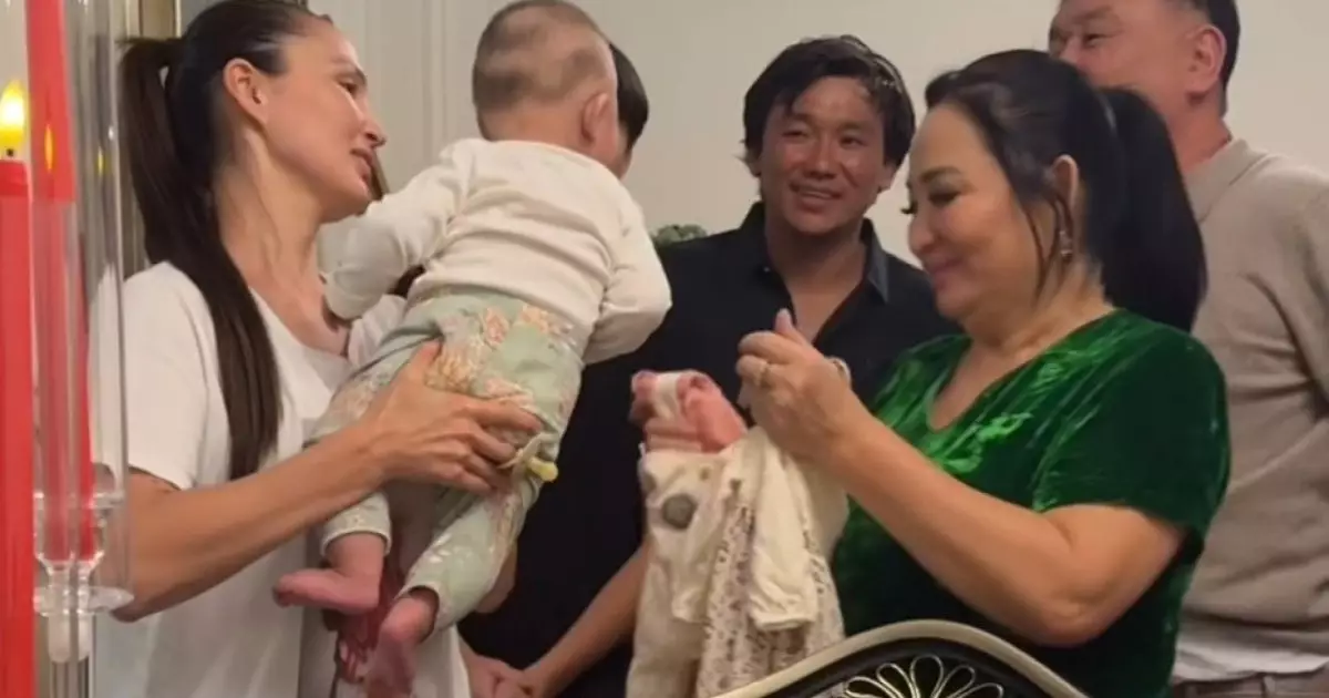  `Төрт көзіміз түгел`: Гүлзира Айдарбекова отбасылық басқосуы туралы тебірене жазды 