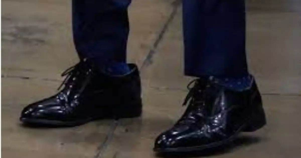  Дырдай басшы үлкен аяқ киім киіп жүр. Мұны қалай түсіндік? 