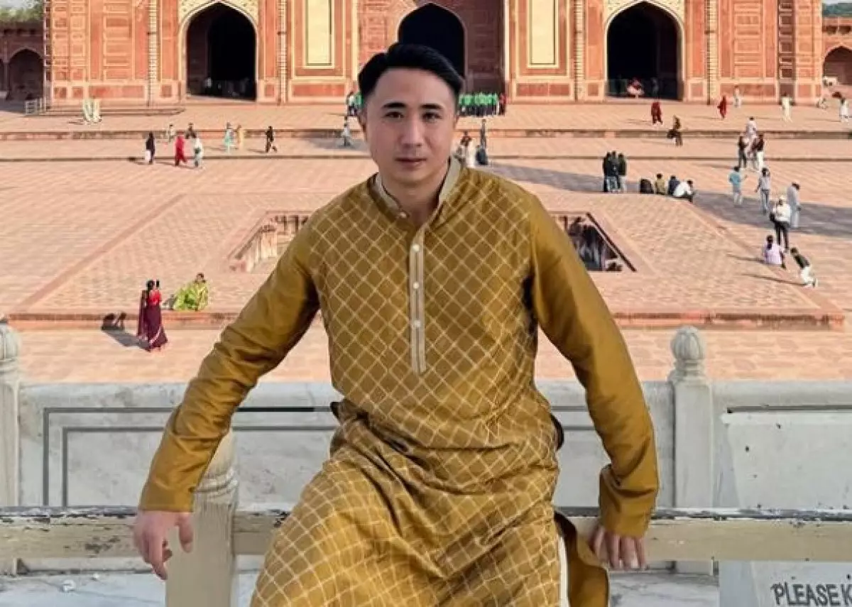 Объявленный в розыск блогер Қайсар Қамза вышел на связь в соцсети