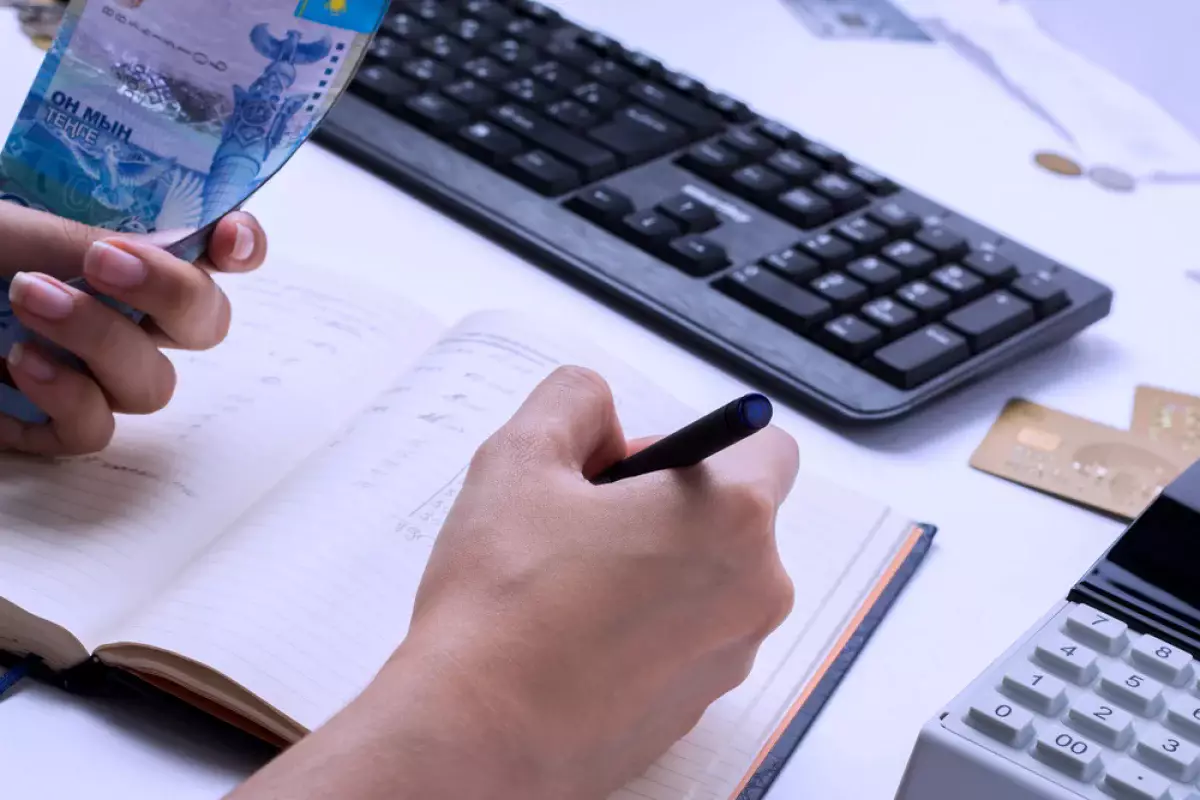 Көлеңкеден шығу: 66 мың өзін-өзі жұмыспен қамтығандар қызметтерін заңдастырды