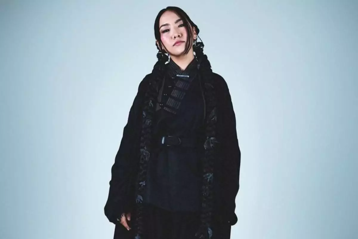 Billie Eilish, Drake, Doja Cat-пен бірге: Қазақстандық рэпер Yenlik халықаралық шоуға қатысты