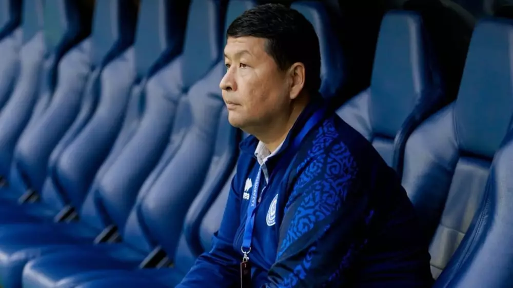 Главный тренер сборной Казахстана по футболу оставил свой пост