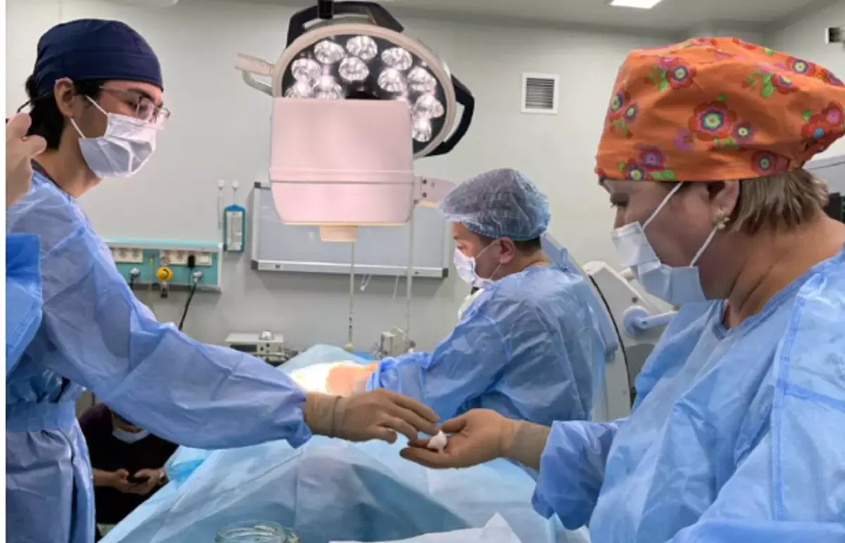 Алматыда жұлынның туа біткен кемістігі бар 2 балаға ота жасалды