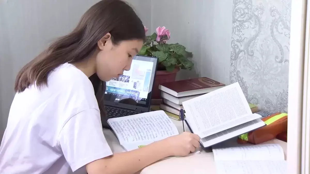 Астанада екінші ауысымда оқитын бастауыш сынып оқушылары онлайнға көшті