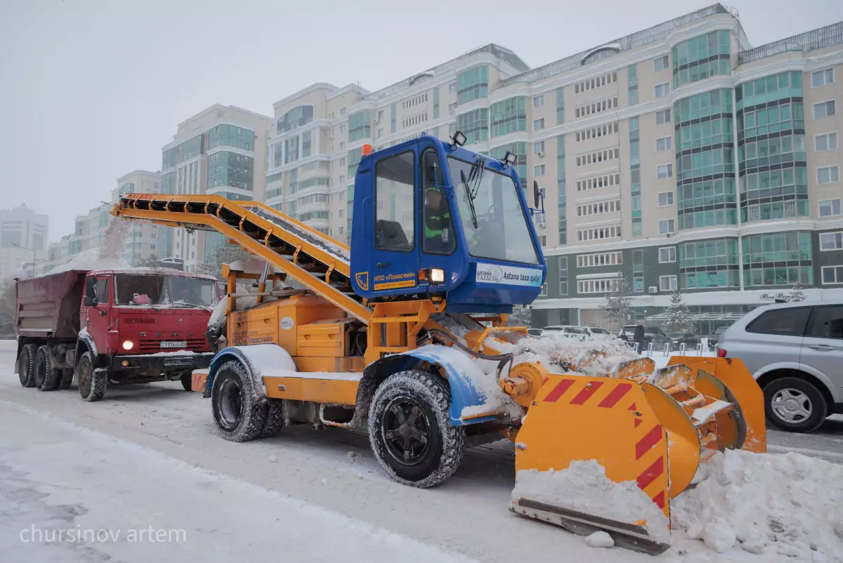 Что происходит на улицах Астаны после снегопада. Фоторепортаж