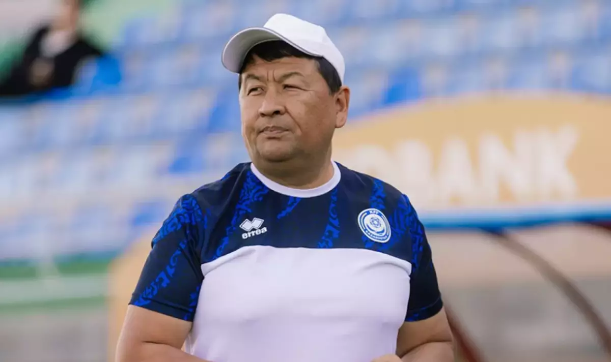 Футболдан Қазақстан құрамасының бас бапкері қызметінен кетті