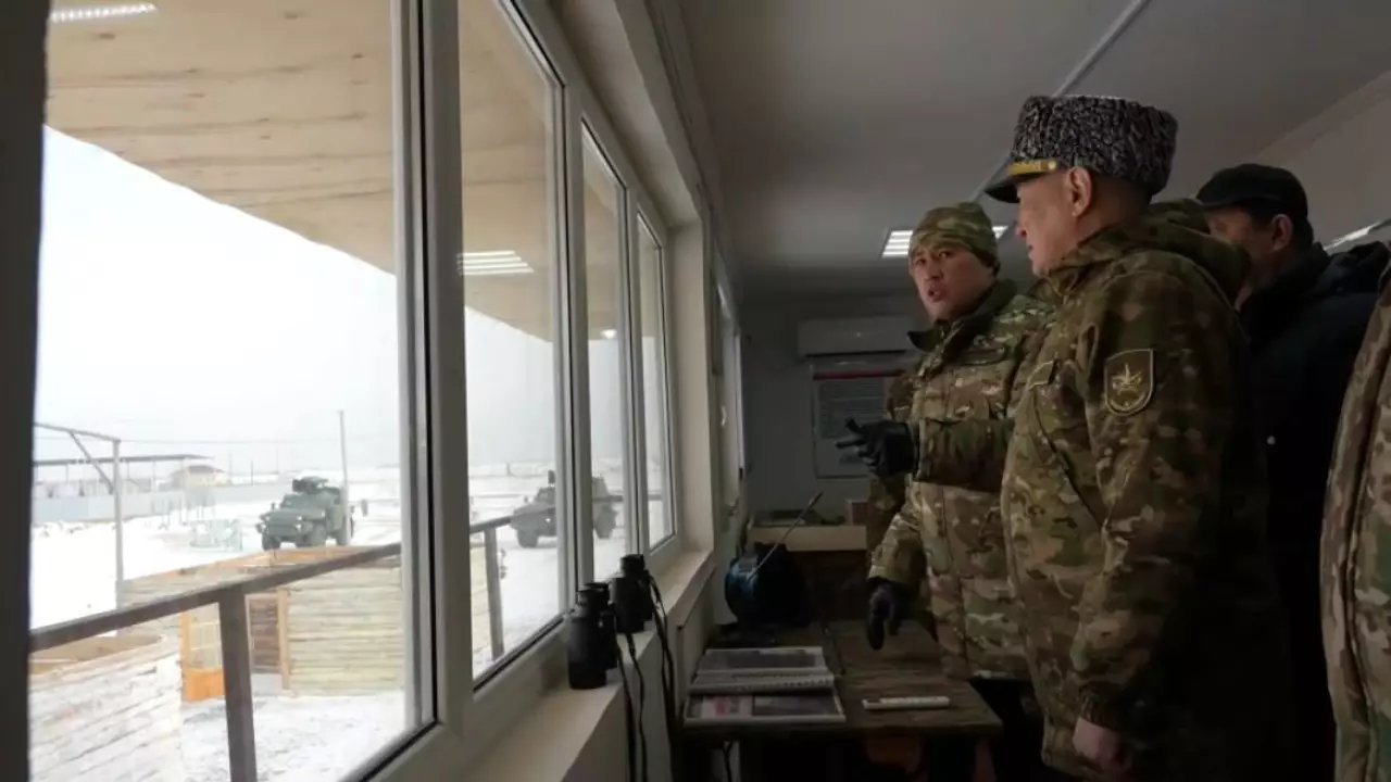 Военные объекты в Кызылординской области проинспектировал министр обороны