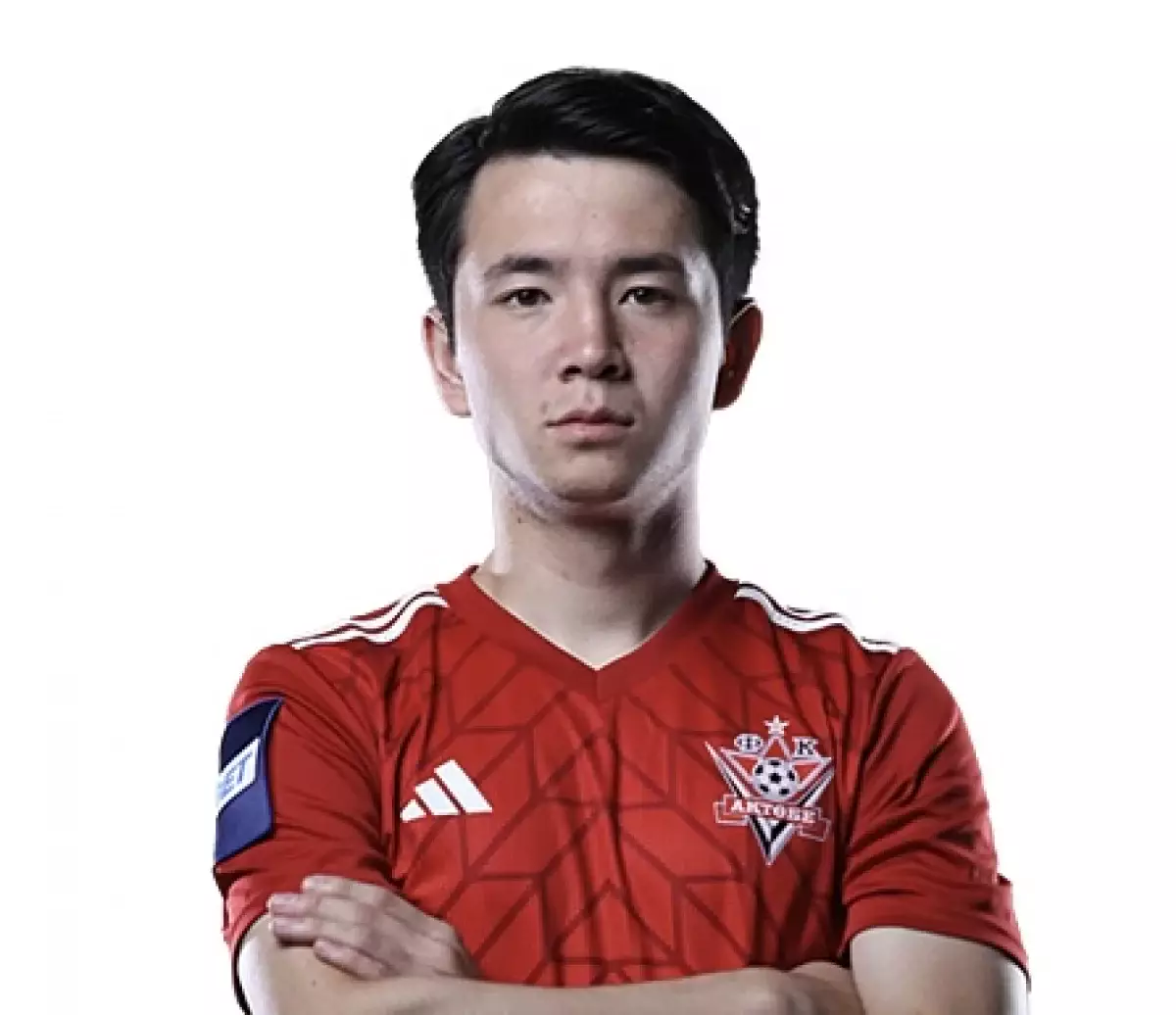 “Еуропаға ілігу маңызды болды” – Қазақстандық футболшы Польшаның бесінші лигасында не істеп жүр?