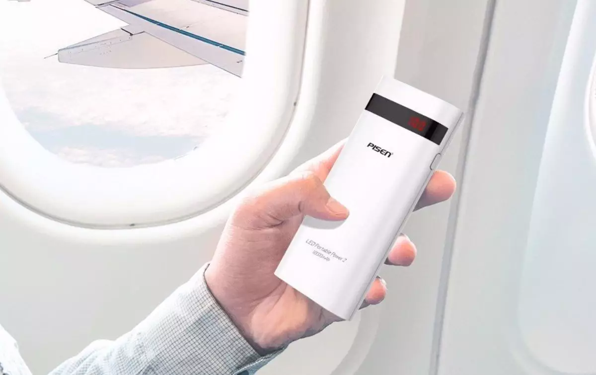 Әуедегі ұшақта пауэрбанк өртеніп, жолаушылар зардап шекті