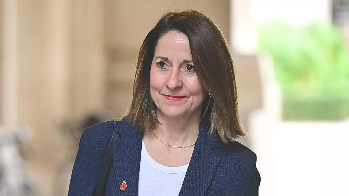 Великобритания грозит соцсети X Илона Маска штрафами и возможным запретом из-за злоупотреблений глубокими подделками в Grok.