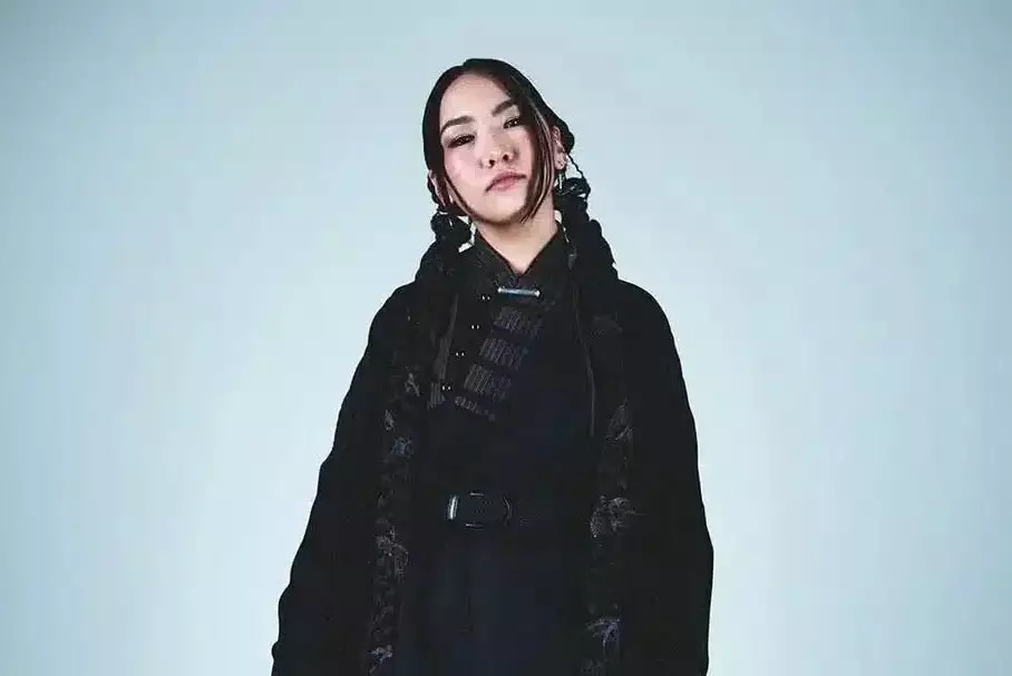 Там где была Billie Eilish: казахстанская певица покоряет мир