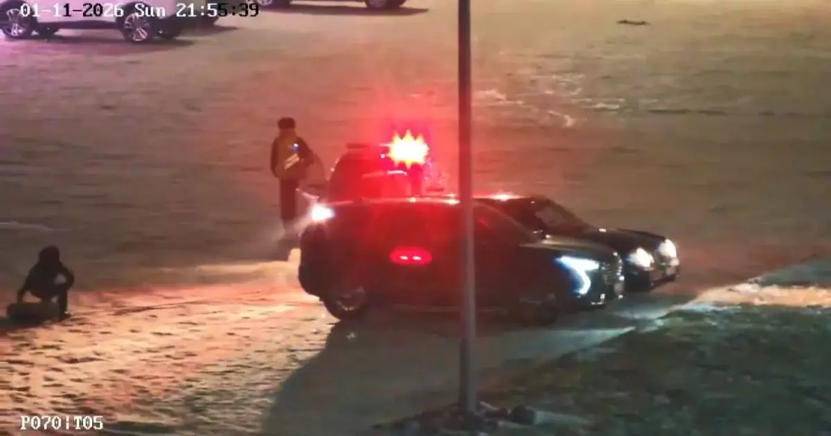 Опасное развлечение: в Акмолинской области наказали любителя катать на «ватрушке» (видео)