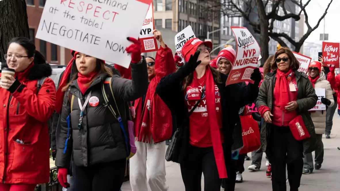 Тарихтағы ең ірі ереуіл: Нью-Йоркте 15 мың медбике жұмысты тоқтатты