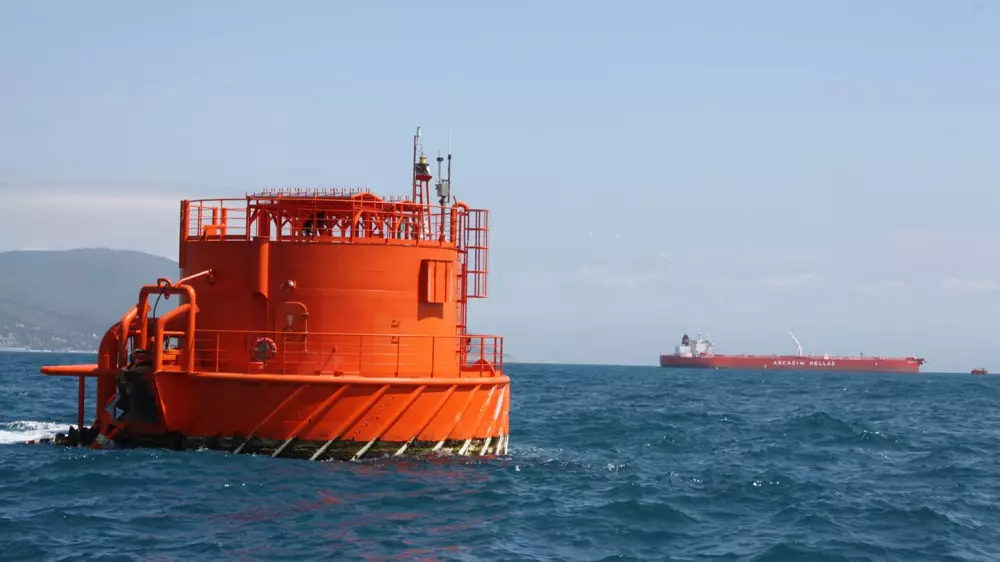 Экспорт казахстанской нефти через КТК сократился почти вдвое — Bloomberg