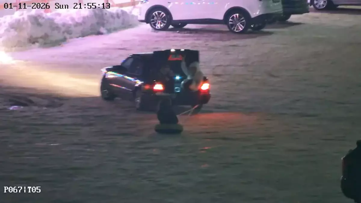 Катал пассажиров на «ватрушке»: автолихач без прав устроил опасные развлечения в Кокшетау (ВИДЕО)