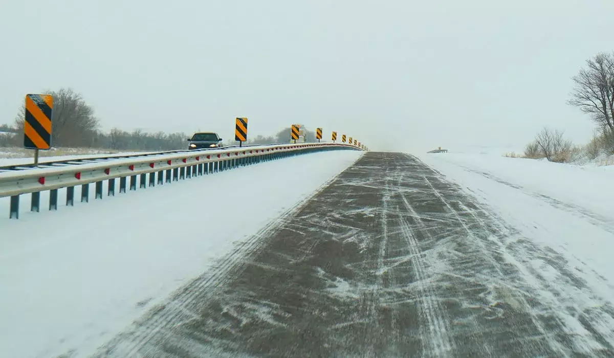 Сложные погодные условия ожидаются на дорогах в семи областях Казахстана