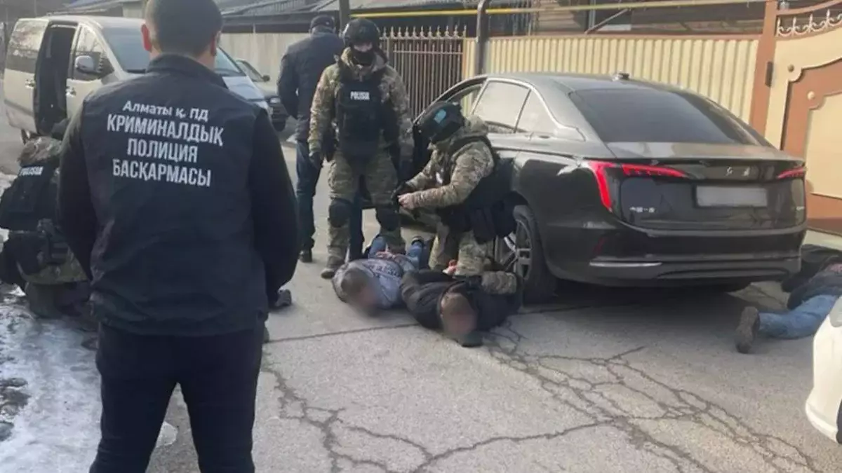 Новогодняя кража в Алматы: техника и деньги были похищены из квартиры в праздничную ночь