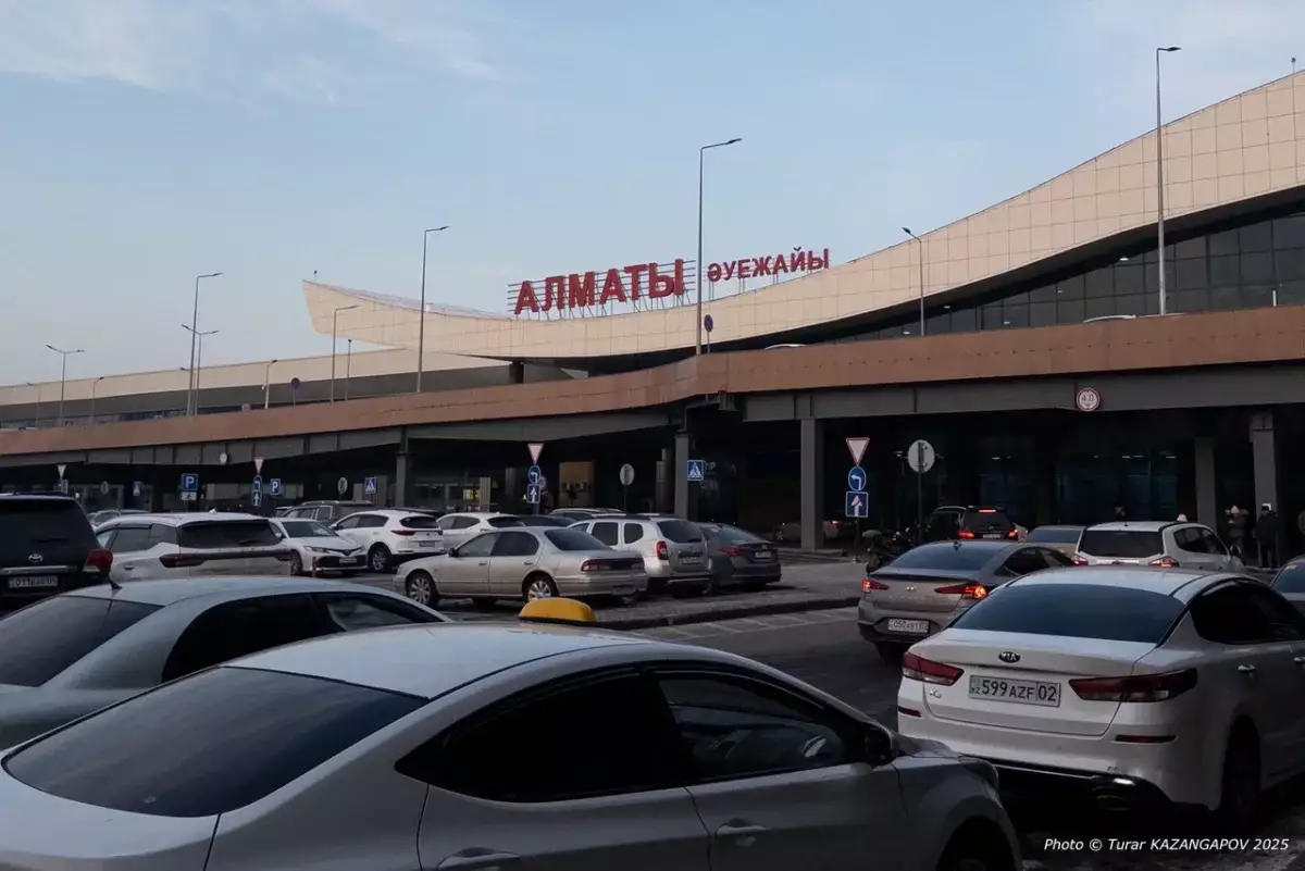 Продал «защиту» от увольнения: сотрудника аэропорта Алматы осудили и тут же амнистировали