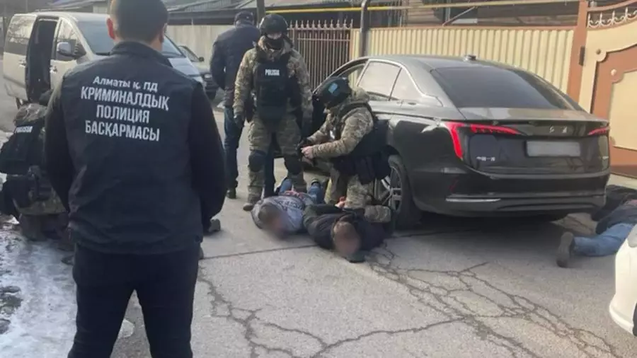 Алматыда Жаңа жыл түні үш адам үйге заңсыз кіріп, қылмыс жасаған (видео)