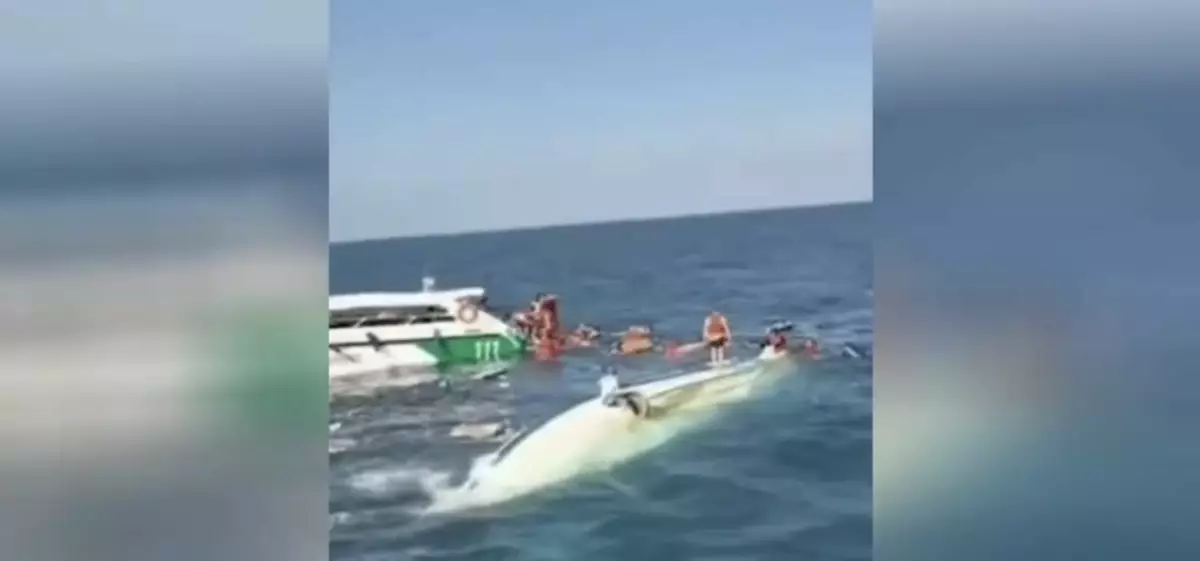 Тайландта қазақстандық туристер мінген катер апатқа ұшырады (ВИДЕО)