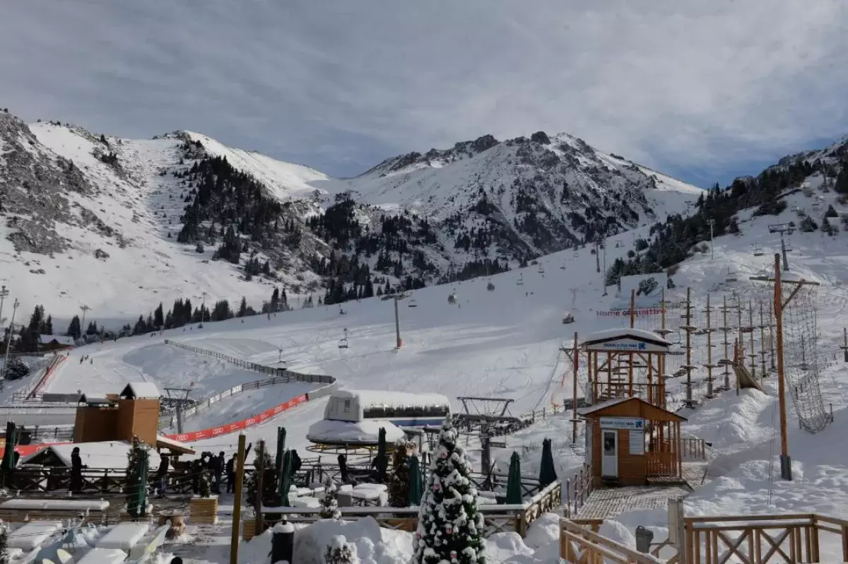 Разные цены для казахстанцев и туристов: на Шымбулаке предложили ввести двойные тарифы