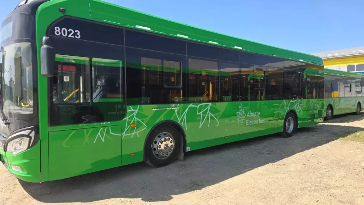 Без воды и санузлов: в Алматы назревает скандал среди водителей автобусов