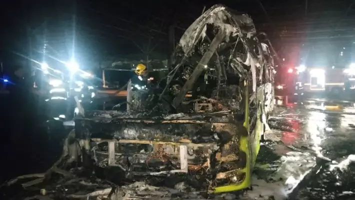 В Ташкенте на территории автобусного парка произошел пожар