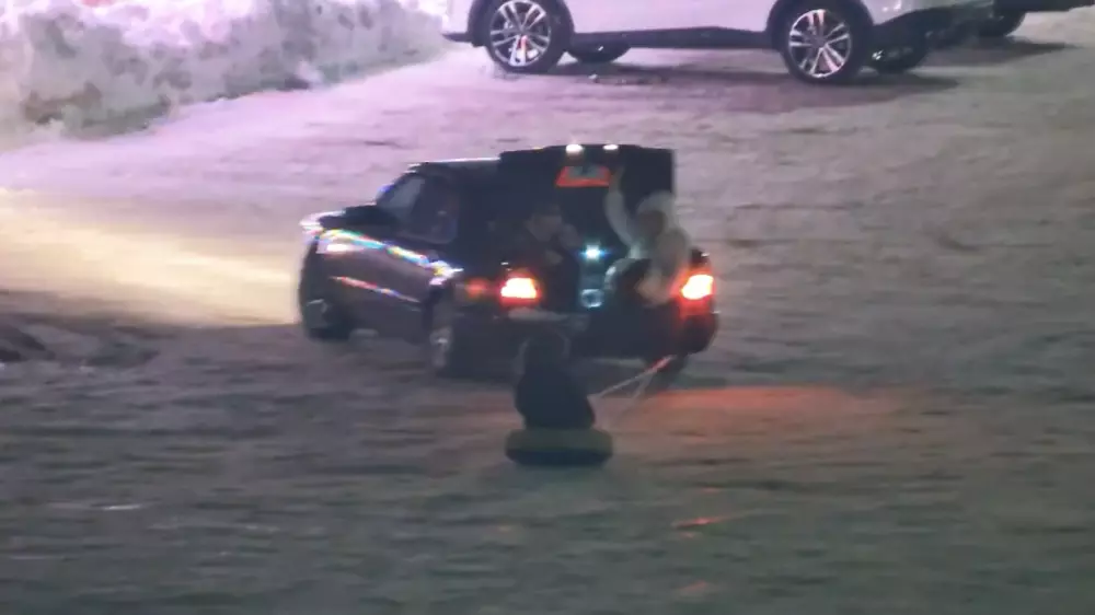 Водителя оштрафовали за катание людей на ватрушке: что именно он нарушил