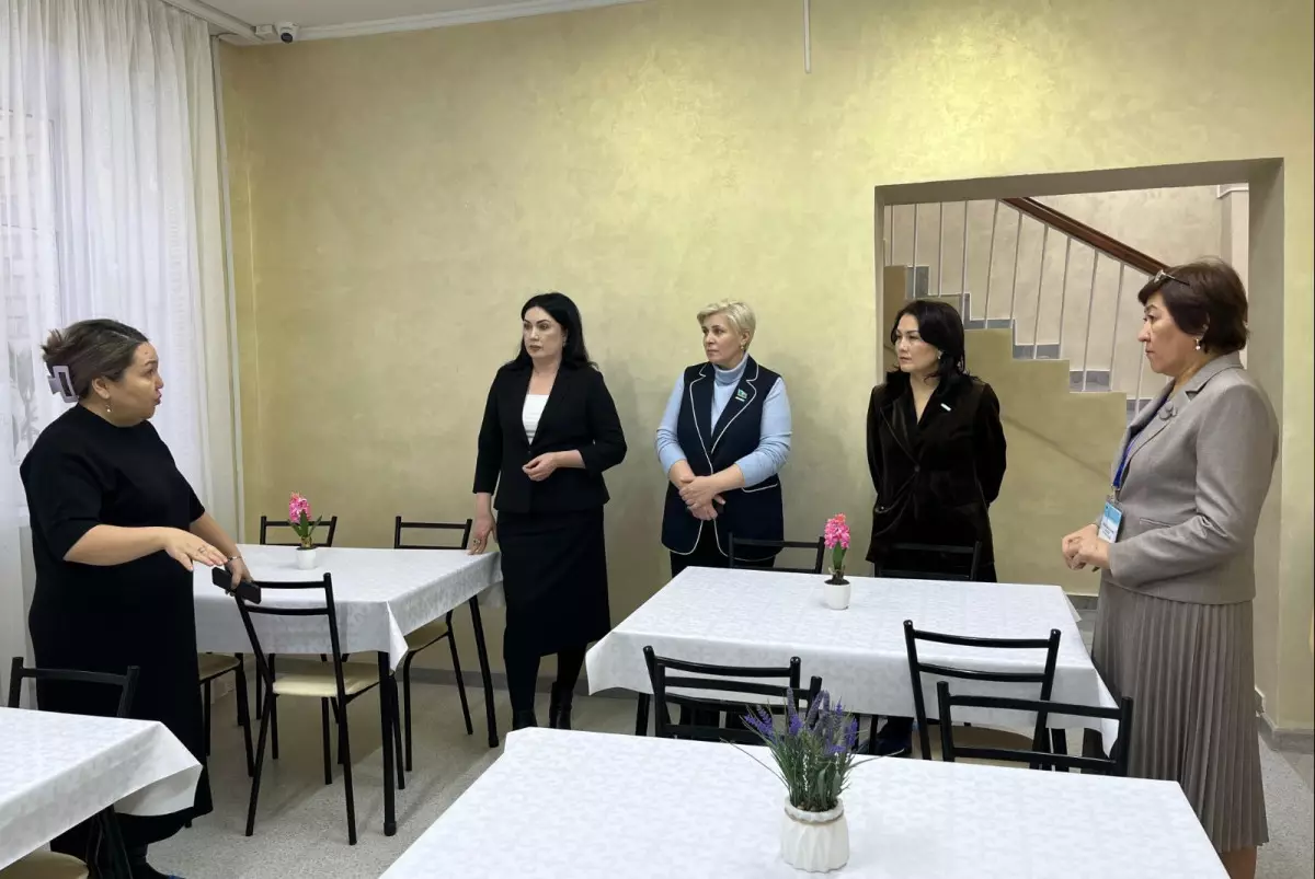 В Кокшетау депутаты Мажилиса посетили центр помощи детям с аутизмом