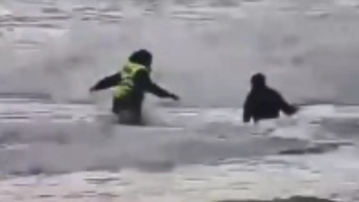 Ақтауда жасөспірім суға батып кете жаздады