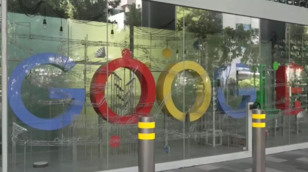 Apple заключила очередную сделку с Google