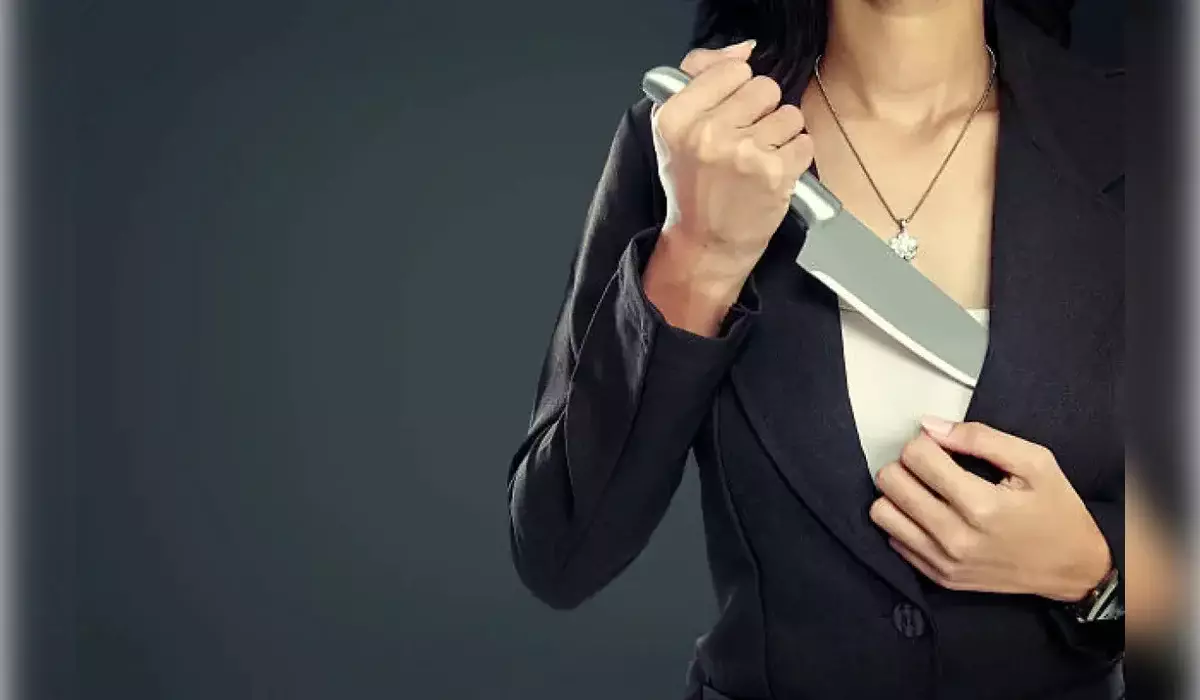 Павлодарда әйелі күйеуін пәтерді жөндеу кезінде пышақтап тастаған