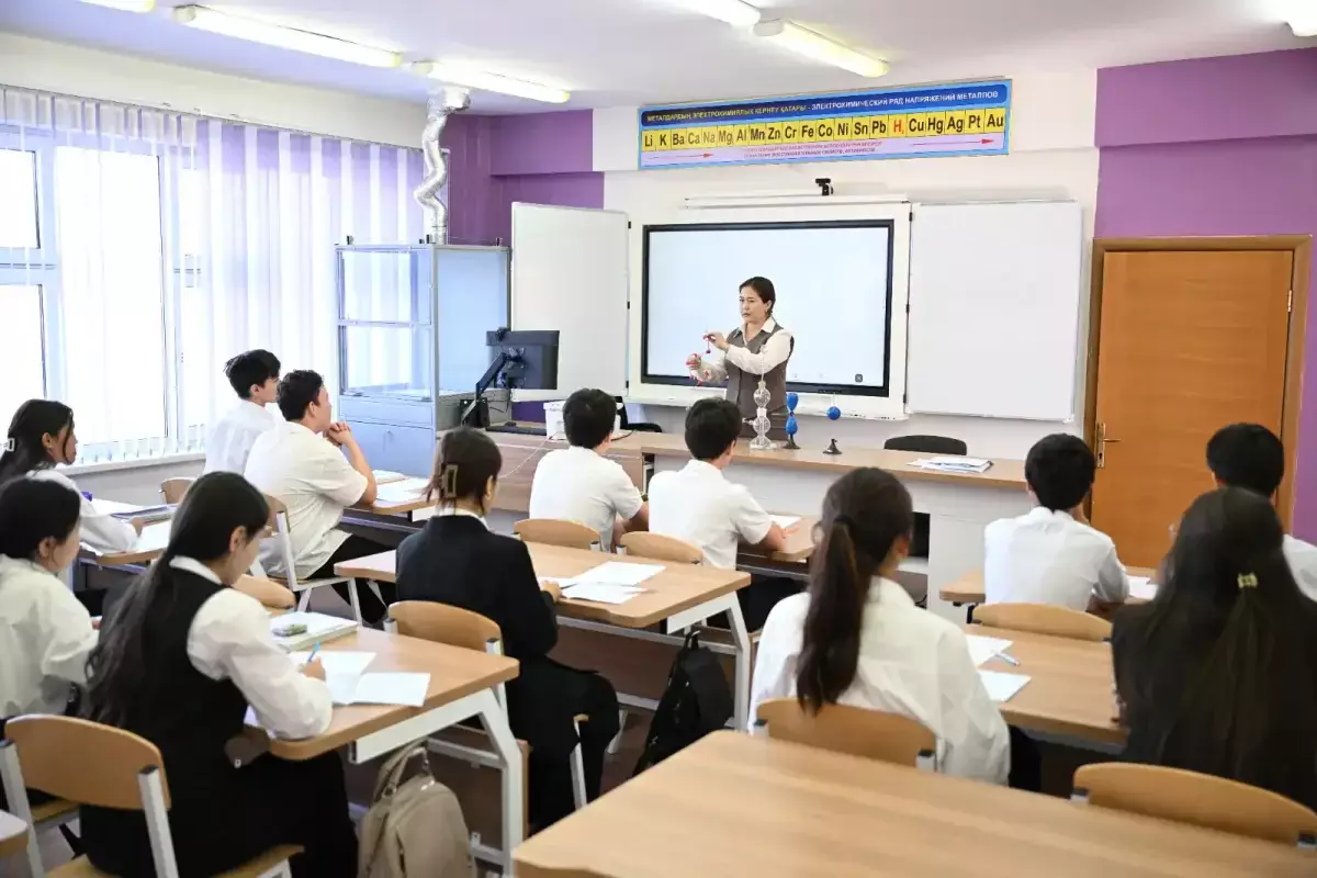 В Алматы школьникам рассказали о рисках наркотиков и лудомании