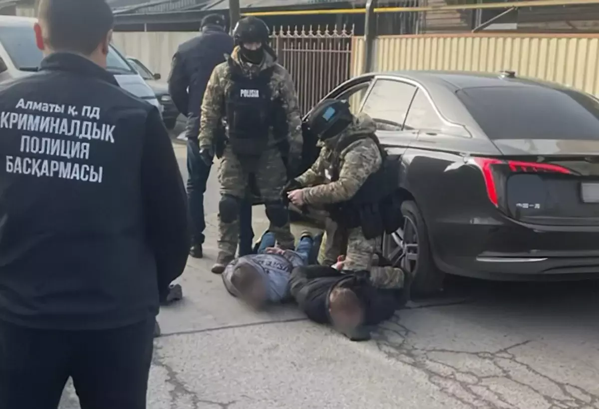 Спецназ поймал троих грабителей после новогоднего налета в Алматы — видео