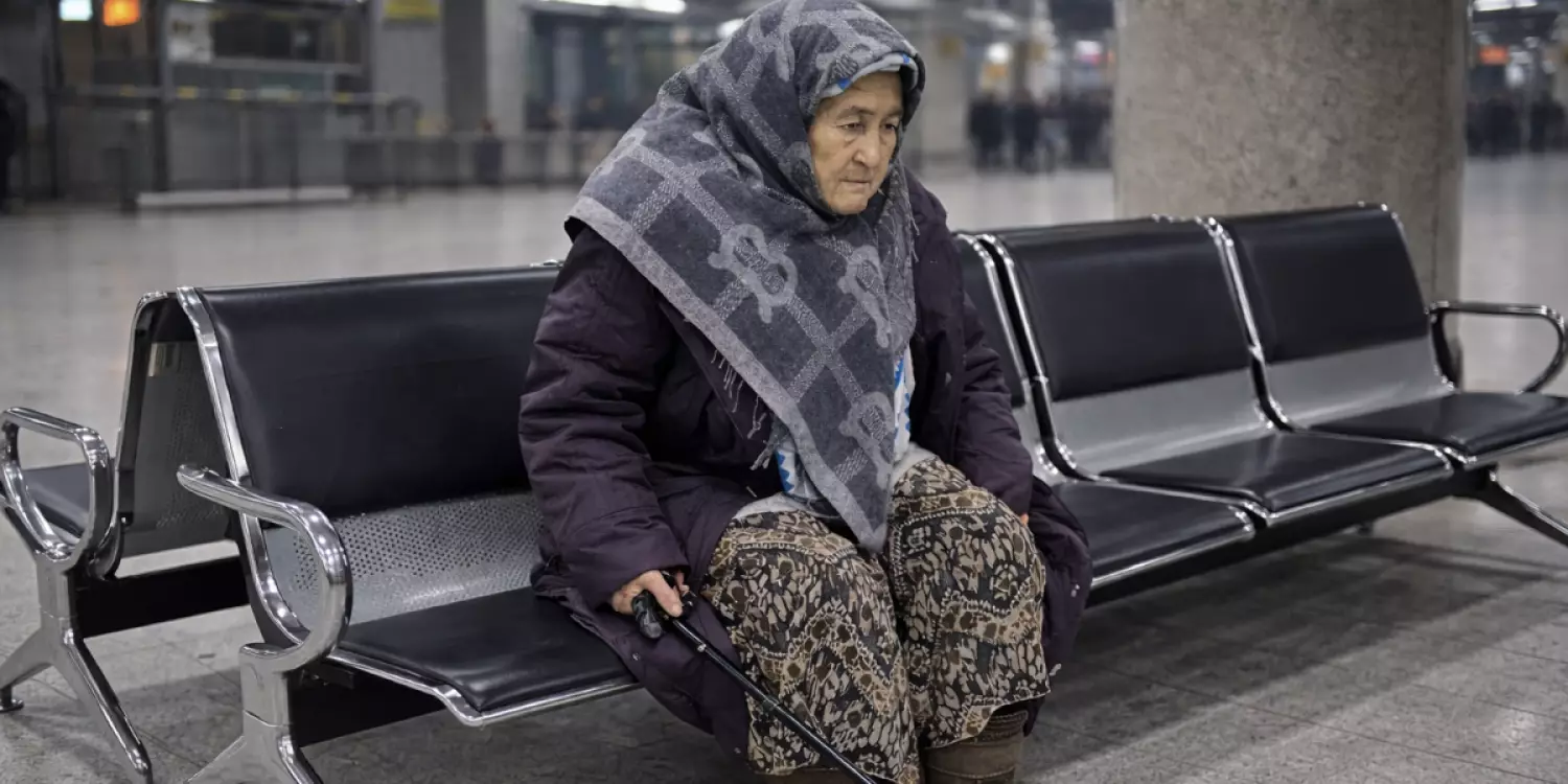 "Келінім үйге кіргізбейді": қария үш жылдан бері далада қаңғып жүр